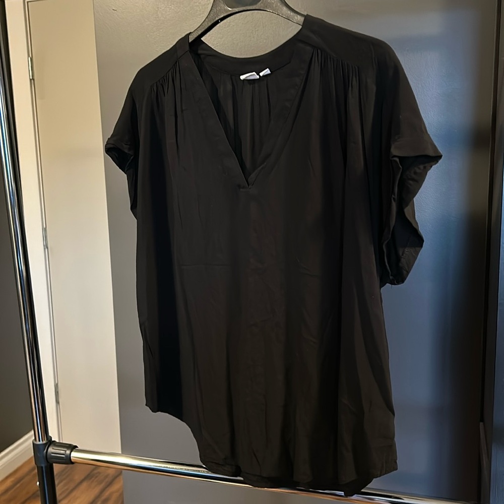 Gap black v-neck size XL